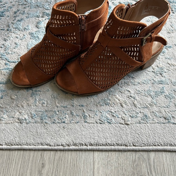 Ankle Sandals - Picture 3 of 6